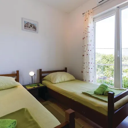 Lägenhet 3 Bedroom Lovely In Bacinska Jezera Ploce (Dubrovnik-Neretva)