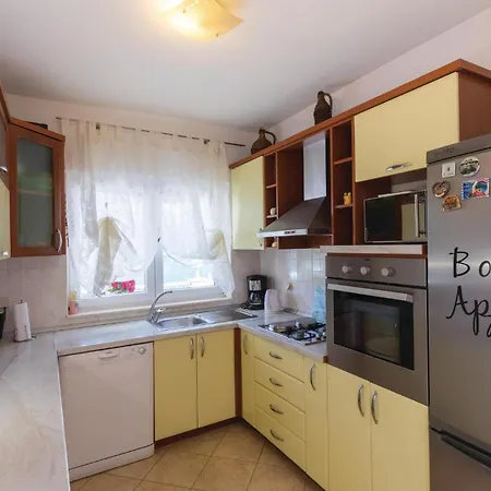 3 Bedroom Lovely In Bacinska Jezera Lägenhet