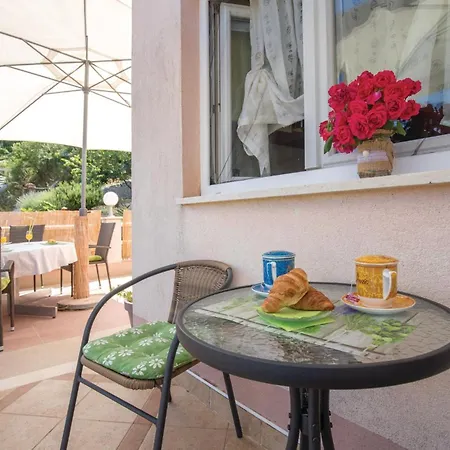 3 Bedroom Lovely In Bacinska Jezera Lägenhet